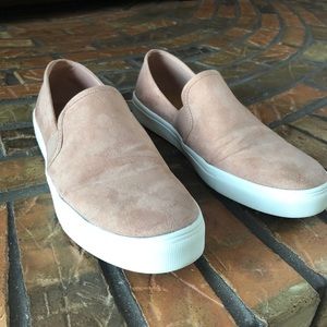 Universal Thread Shoes